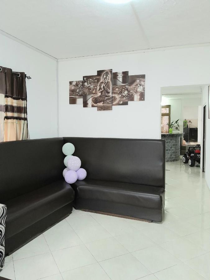 Beautiful Affordable House - 5 Minutes From The Airport And 12 Minutes To Blue Bay Beach Mon Tresor 외부 사진